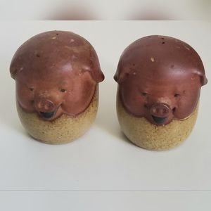 Vintage Giftcraft Salt and Pepper Shaker with Handle